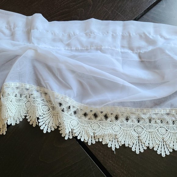 Vintage curtain with lace. - Picture 5 of 12